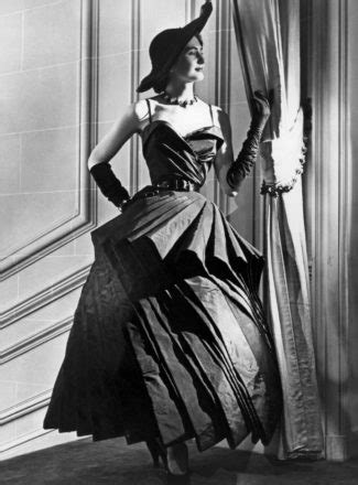 christian dior fashion history.